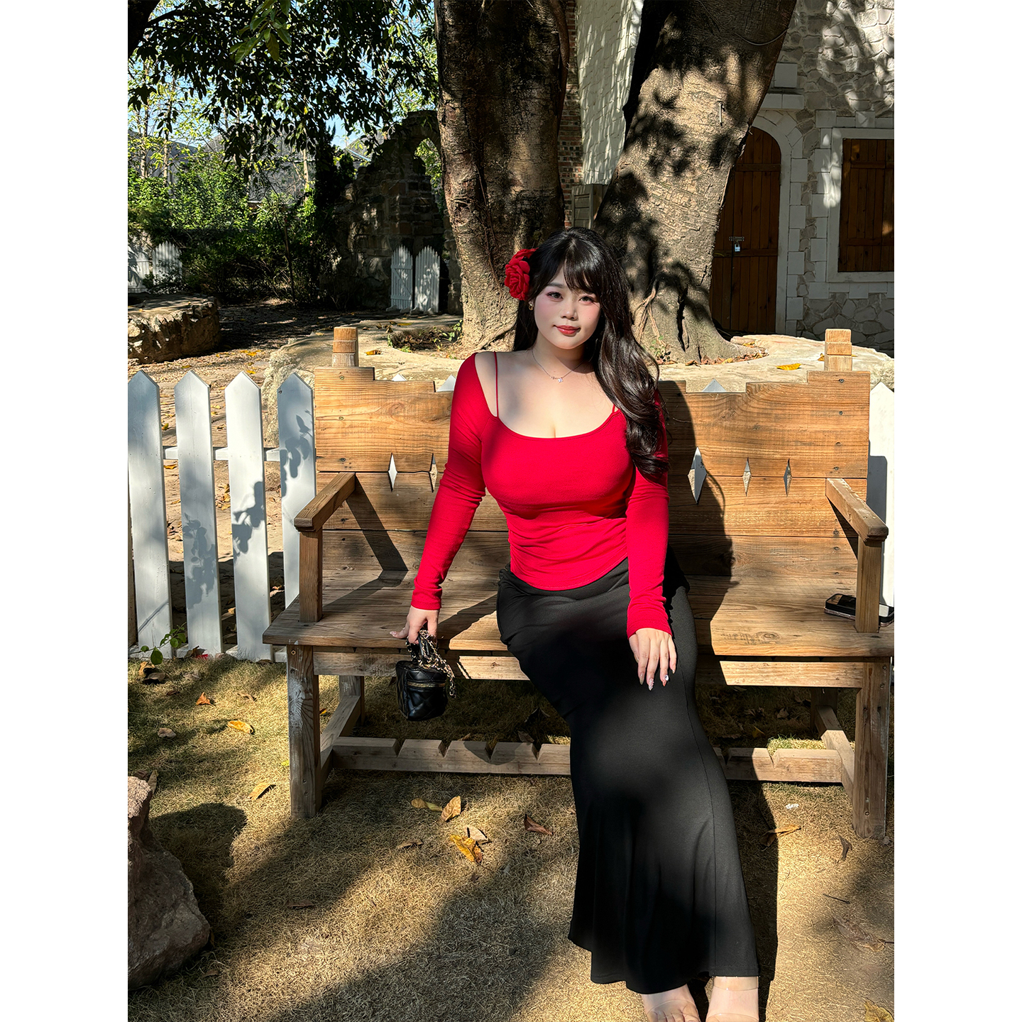 显瘦‘’露肩带胸垫长袖T恤‘’