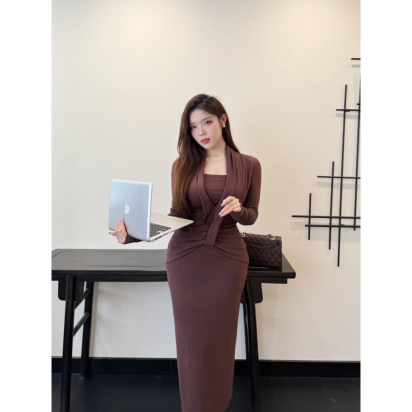 Bbabes【微醺晚宴】大码设计感御姐风扭结V领高腰包臀修身长裙冬