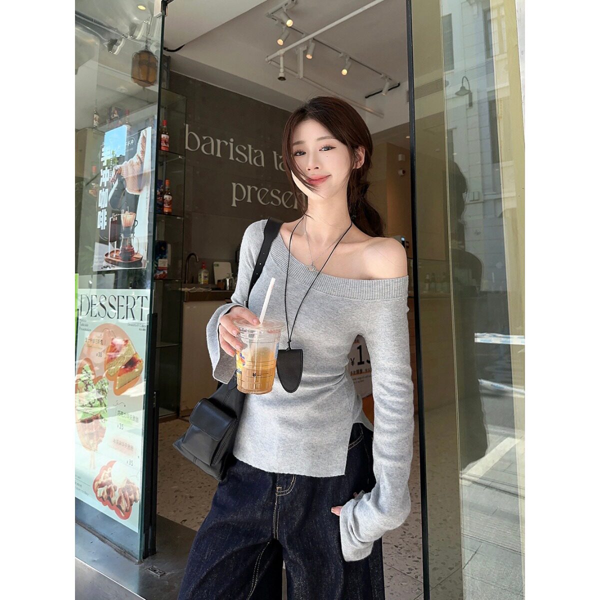 包芯纱灰色长袖斜肩针织打底衫女设计感露肩毛衣甜辣妹短款上