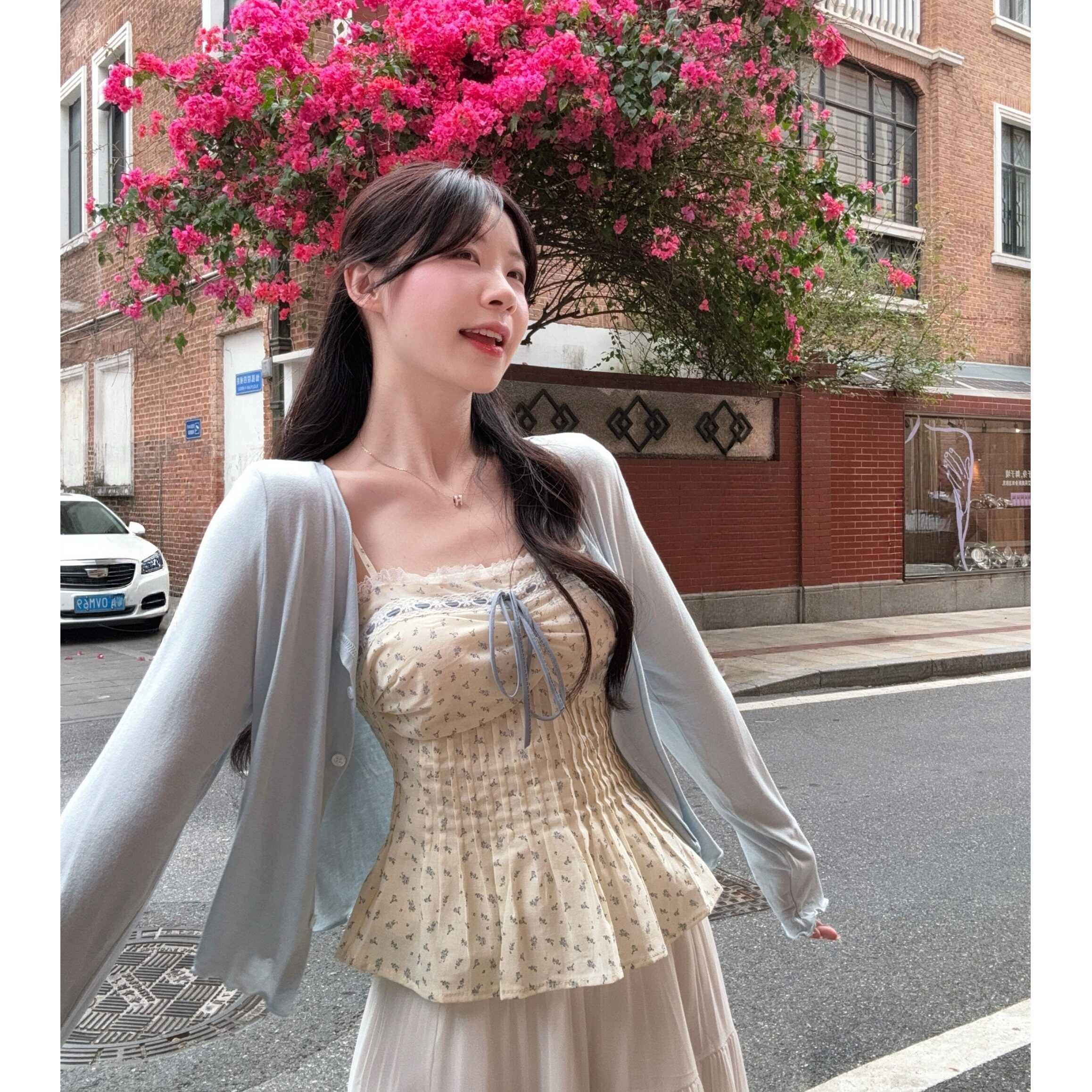 月朵依大码女装~碎花蕾丝绑带遮肚子吊带上衣开衫雪纺百褶半身裙