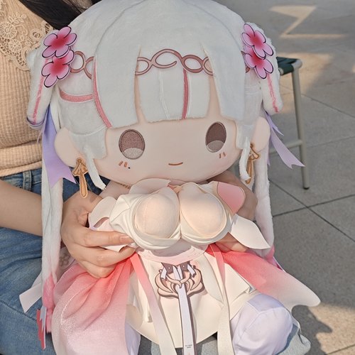 同人周边今汐棉花娃娃桃夭灼灼COS礼物坐姿Jinhsi抱枕约40cm