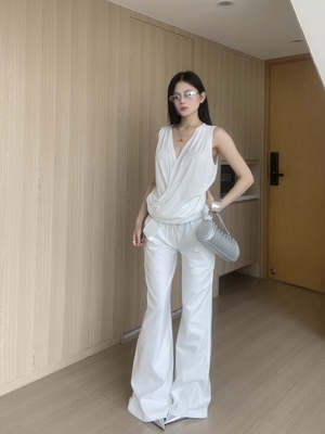 慵懒风简约低腰直筒微喇阔腿裤休闲裤+微透设计感上衣