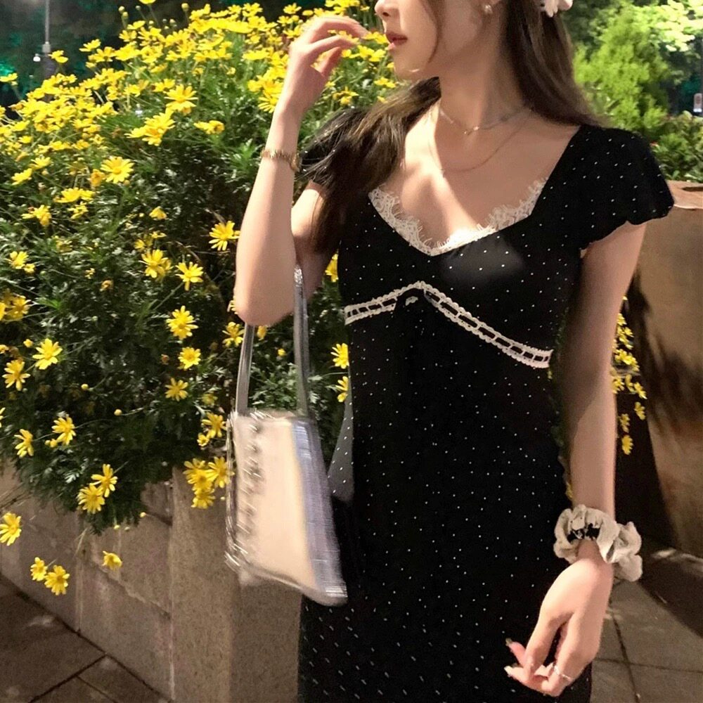 夏季新款领口蕾丝边波点长裙2026女夏法式收腰显瘦海边度假气质裙图片