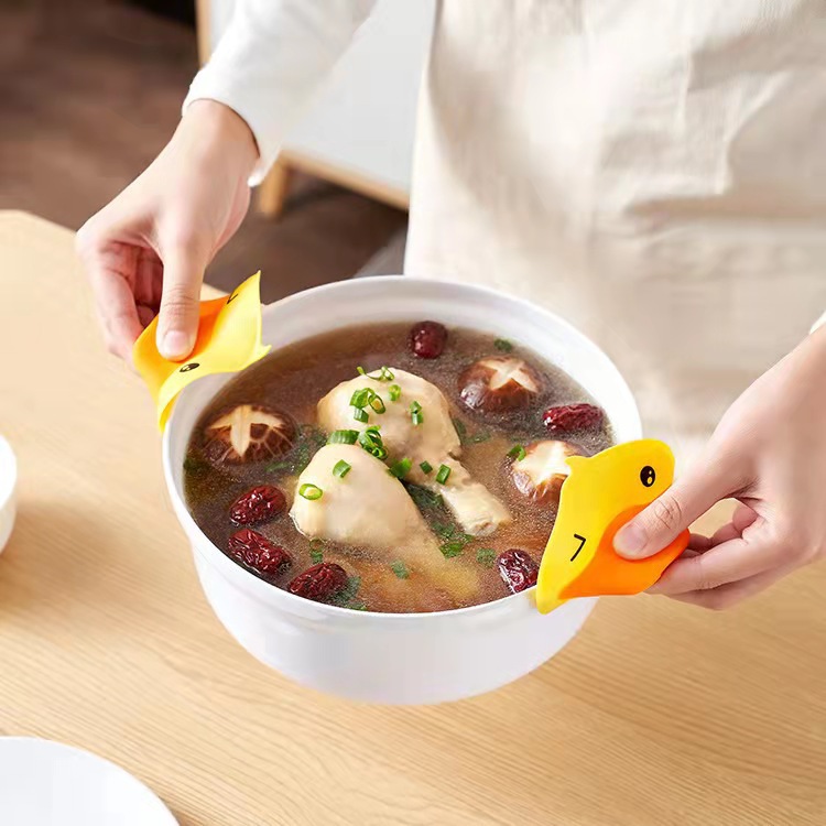 厂家直销创意厨房小黄鸭硅胶防烫夹鸭嘴隔热垫隔热套小黄鸭防烫夹