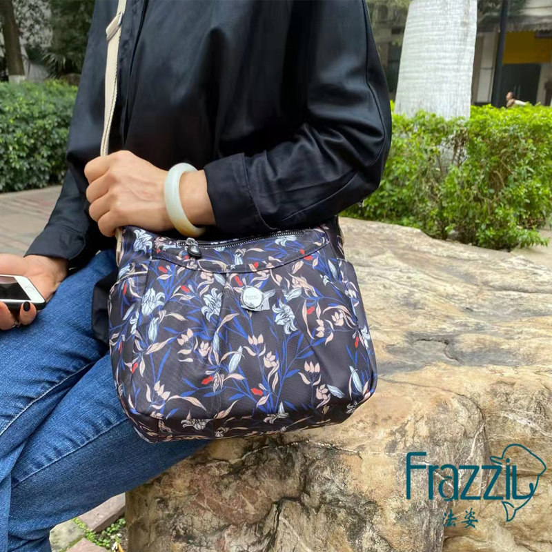 法姿休闲斜挎包女2022春季新品时尚帆布印花单肩小包大容量妈妈包