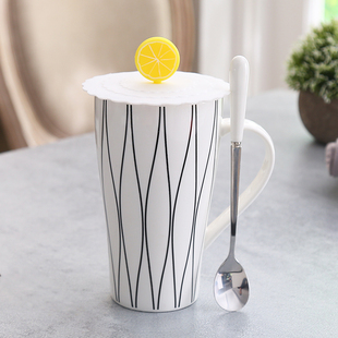 包邮卡通创意KT陶瓷杯子大容量咖啡情侣水杯蜡笔小新马克杯带盖勺