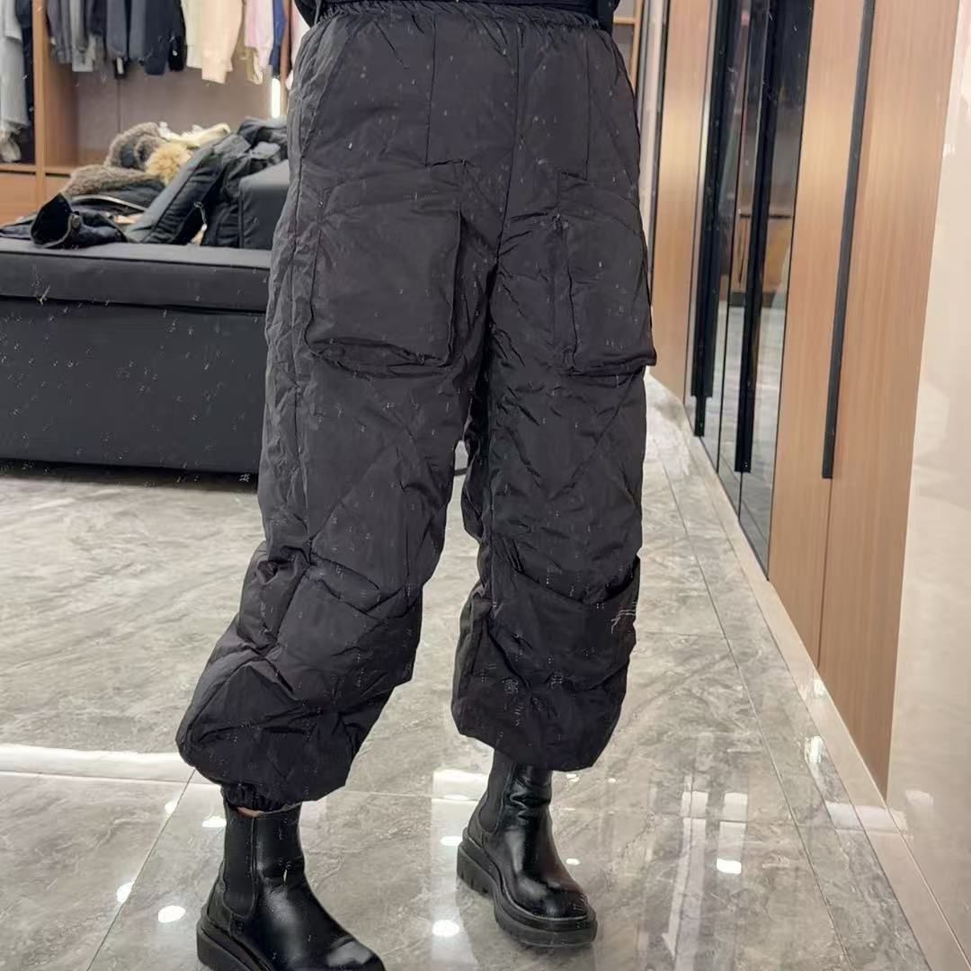 春姐精选：时尚新款女装冬季保暖工装压花羽绒裤8019