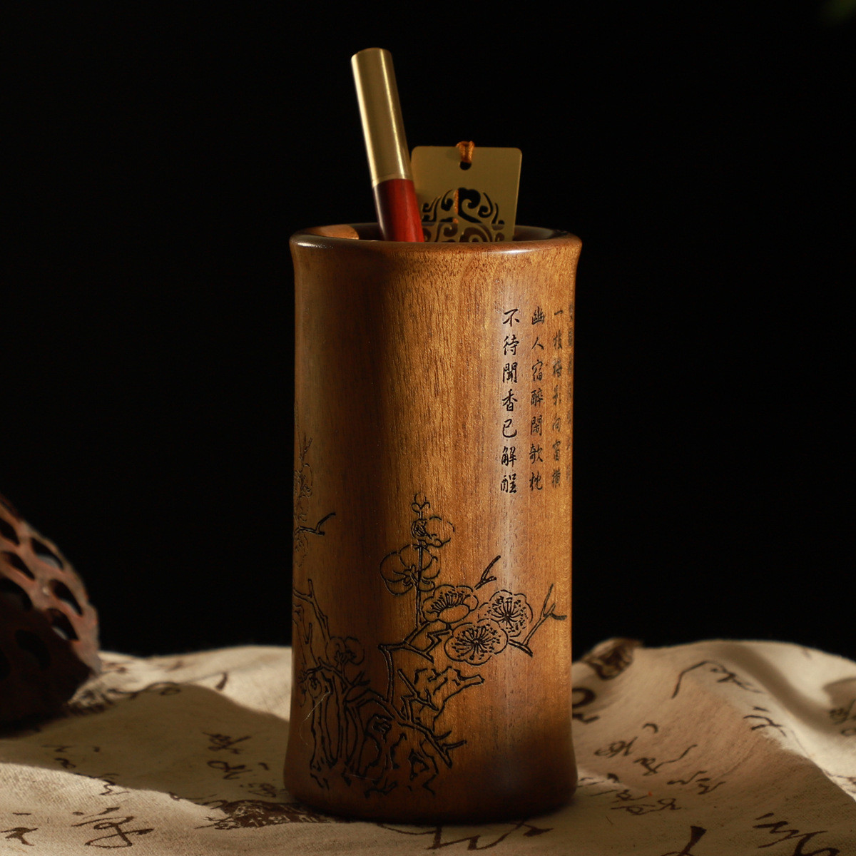 创意中国风文房四宝笔桶时尚个性复古工艺品天然楠木中式雕花笔筒