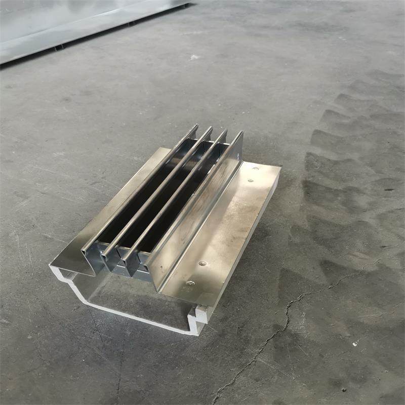 厂家直销304不锈钢线性排水沟下水道排水u型槽三缝隙式线性沟盖板,基础建材,排水沟槽/盖板,淘宝优惠券,粉丝福利购,淘宝优惠卷
