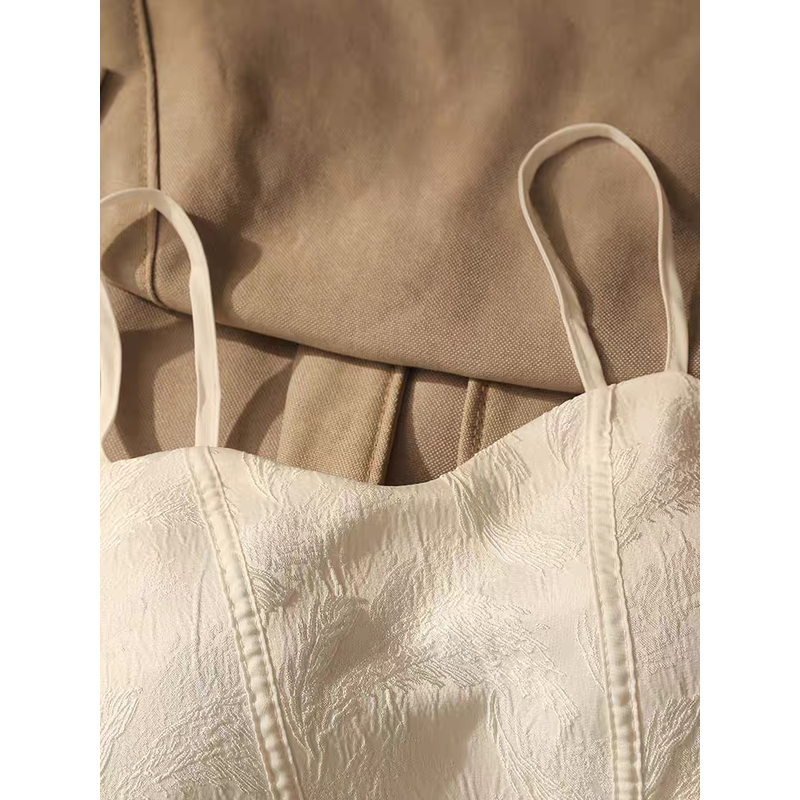 推荐白色提花吊带背心女内搭性感显瘦辣妹设计感短款带胸垫抹胸上