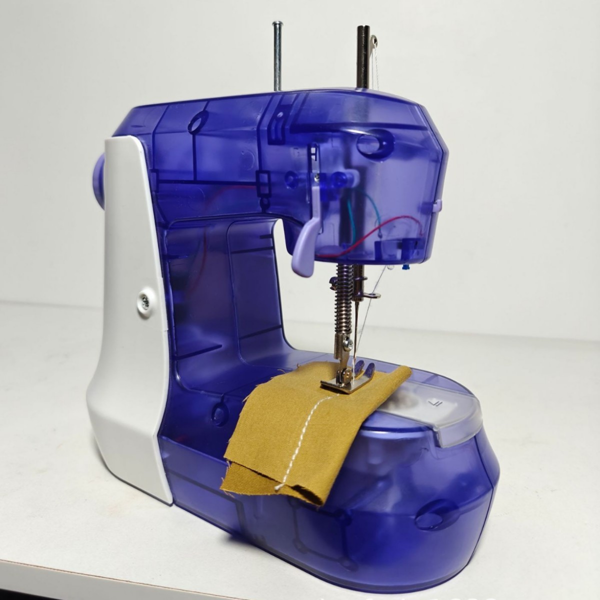 缝纫机厂家双线家用速家用迷你便携缝纫机电动缝纫d717双微型电
