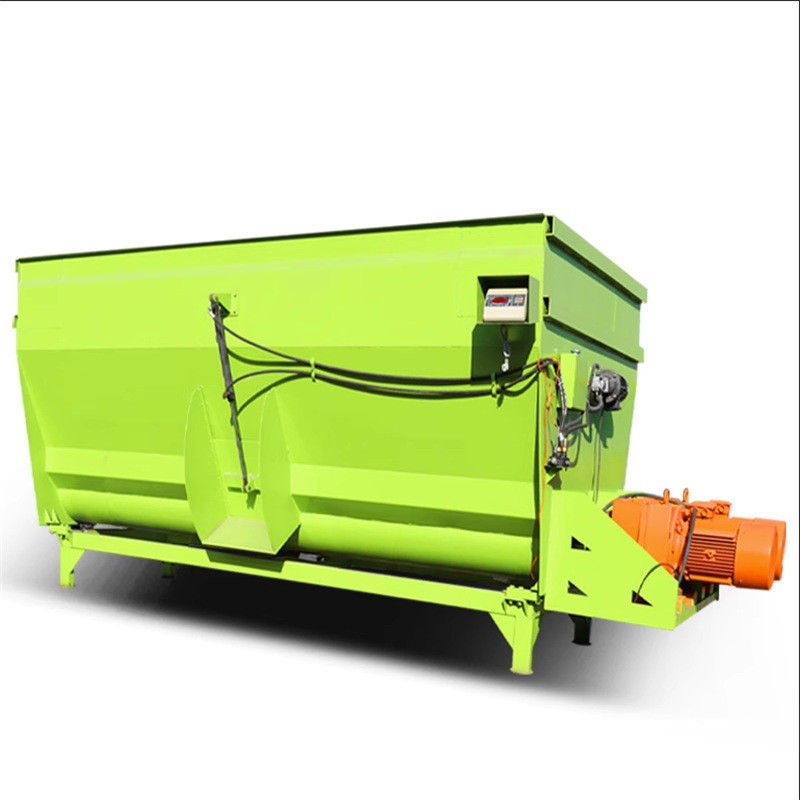牵引式干草粉碎机养殖场全混合粮草饲料制备机自动称重拌草搅拌机