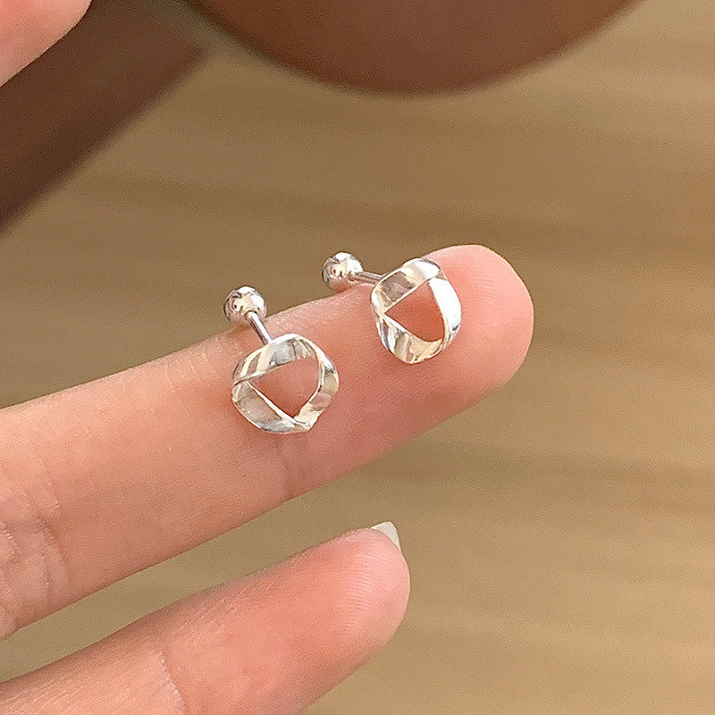 为晚S999纯银莫比乌斯耳钉女百搭设计感日常小众高级感耳饰潮银饰
