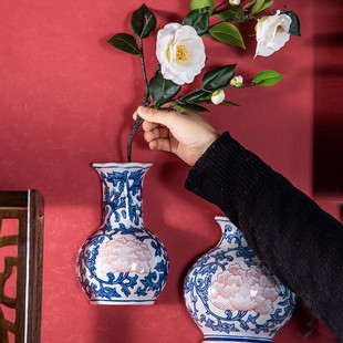 热销中式青花瓷釉里红陶瓷壁挂半手绘填色挂壁花瓶瓶半身陶瓷装饰