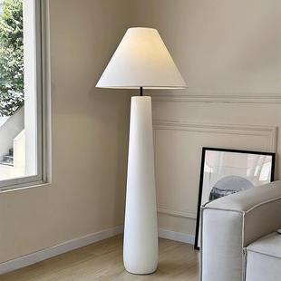 意式 蘑菇灯北欧轻奢网红样板间卧室落地灯设计师客厅名宿创意立灯