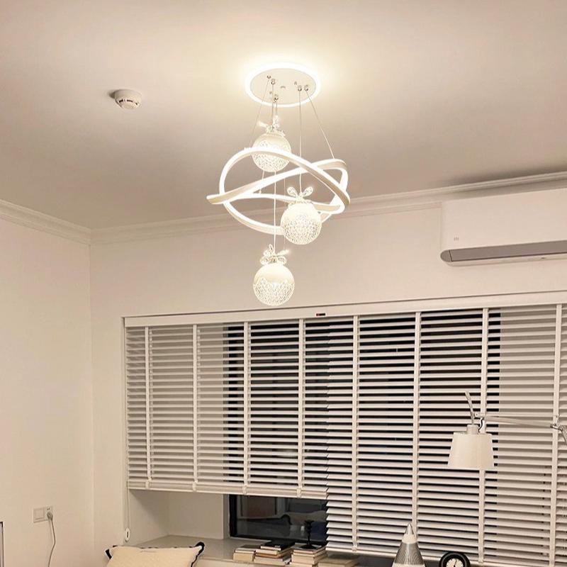 热销镭烁2023简约现代高级感餐厅灯新款水晶卧室灯创意楼梯吊灯中