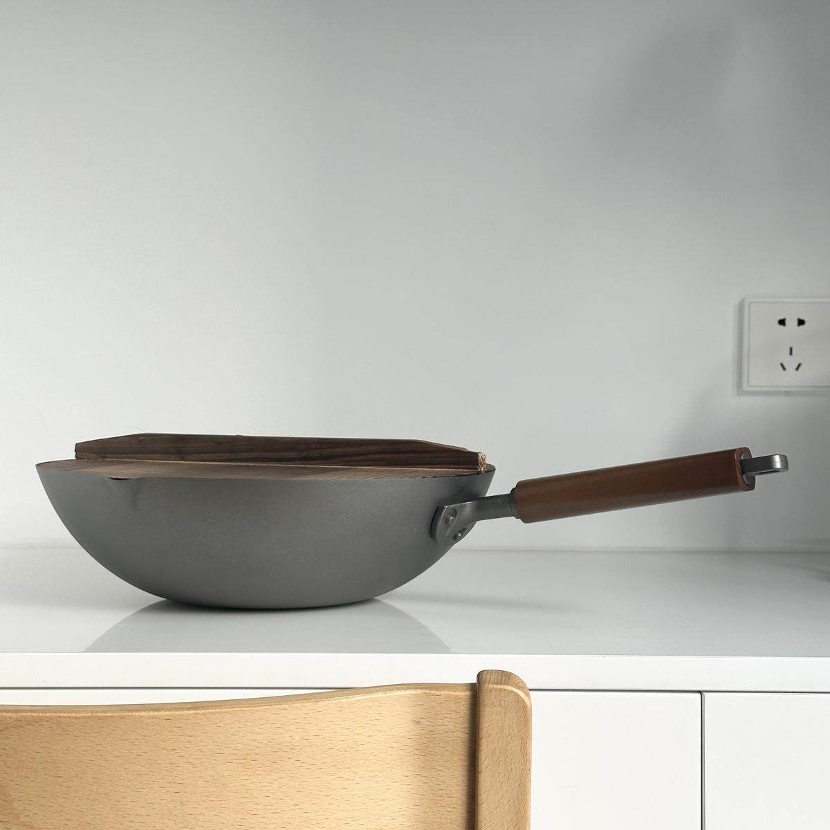 为颜值买单！健康纯无涂层不粘锅钛锅燃气钛铁炒锅具家用小炒菜