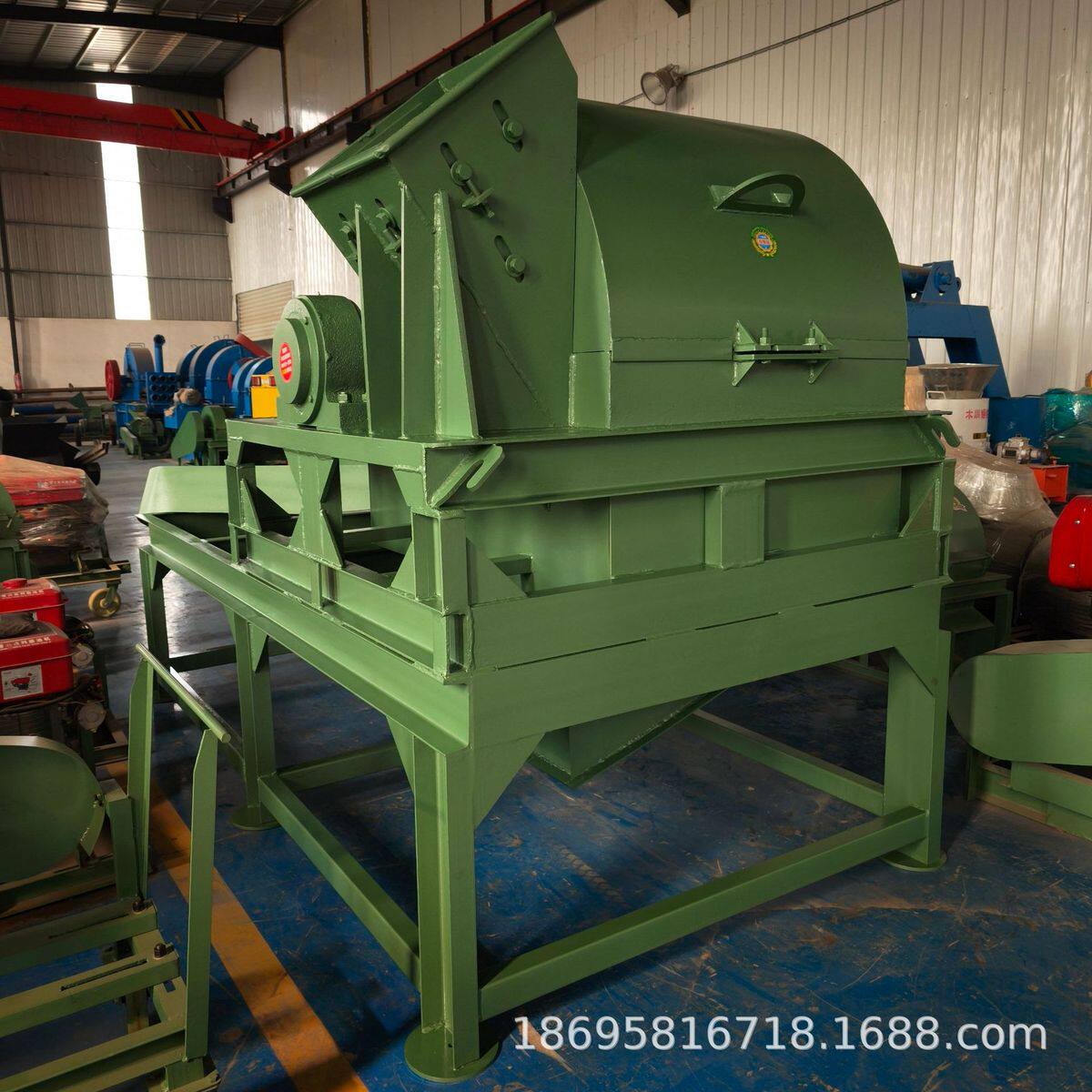 热销小型家用420柴油锯末木屑机香菇木粉碎设备大型移动式机厂家