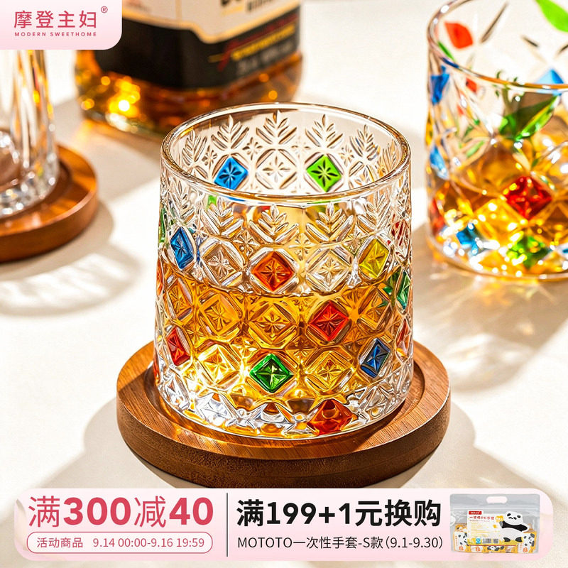 摩登主妇威士忌酒杯旋转玻璃酒杯图片