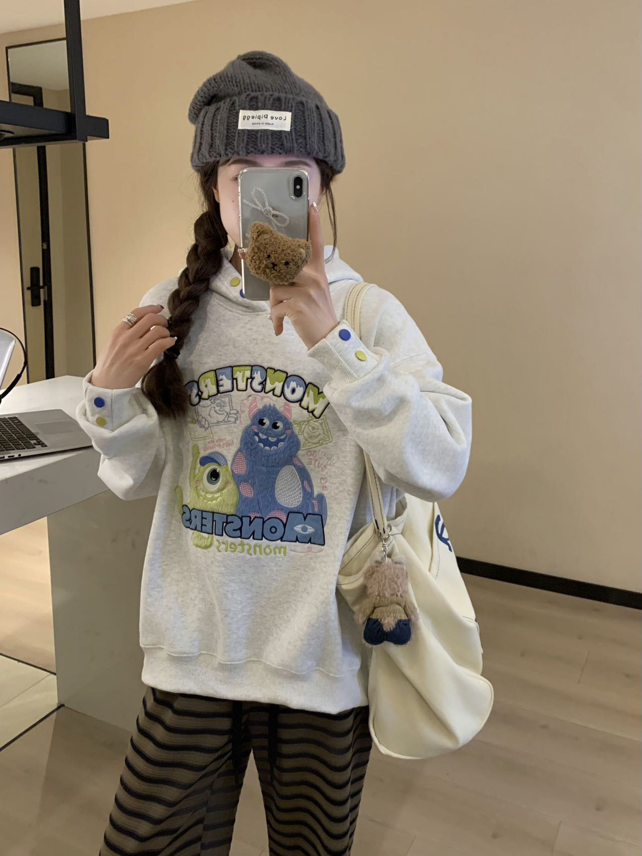 【16708】冬季新款加绒加厚大眼仔蓝毛怪刺绣连帽卫衣