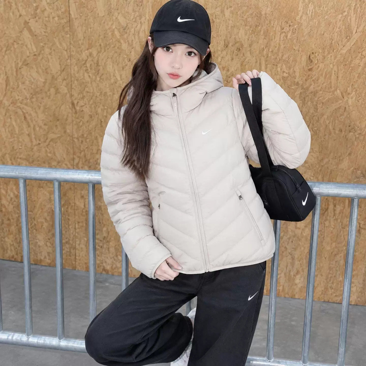Nike耐克新款运动羽绒服女短款连帽轻薄保暖小个子绗缝外套潮流