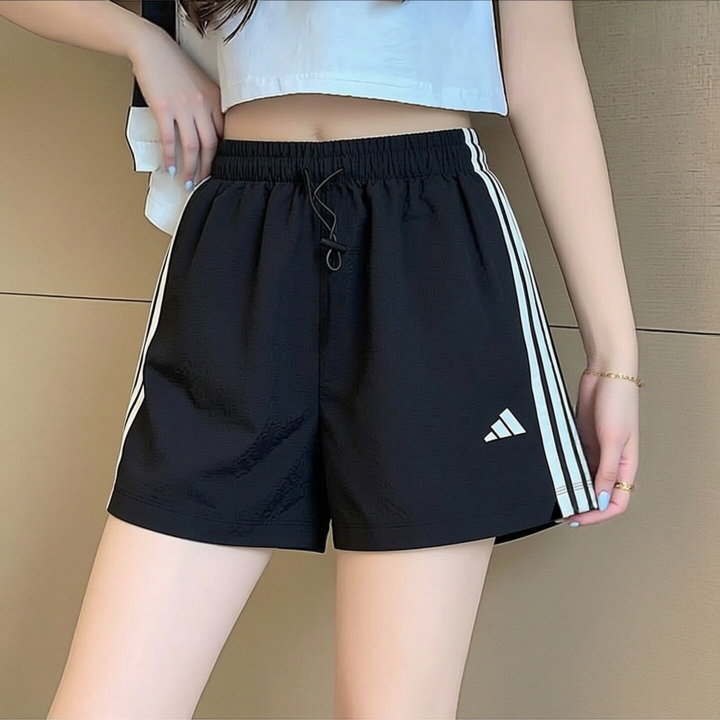 adidas阿迪达斯运动短裤女夏季梭织速干瑜伽裤三条纹复古三分裤
