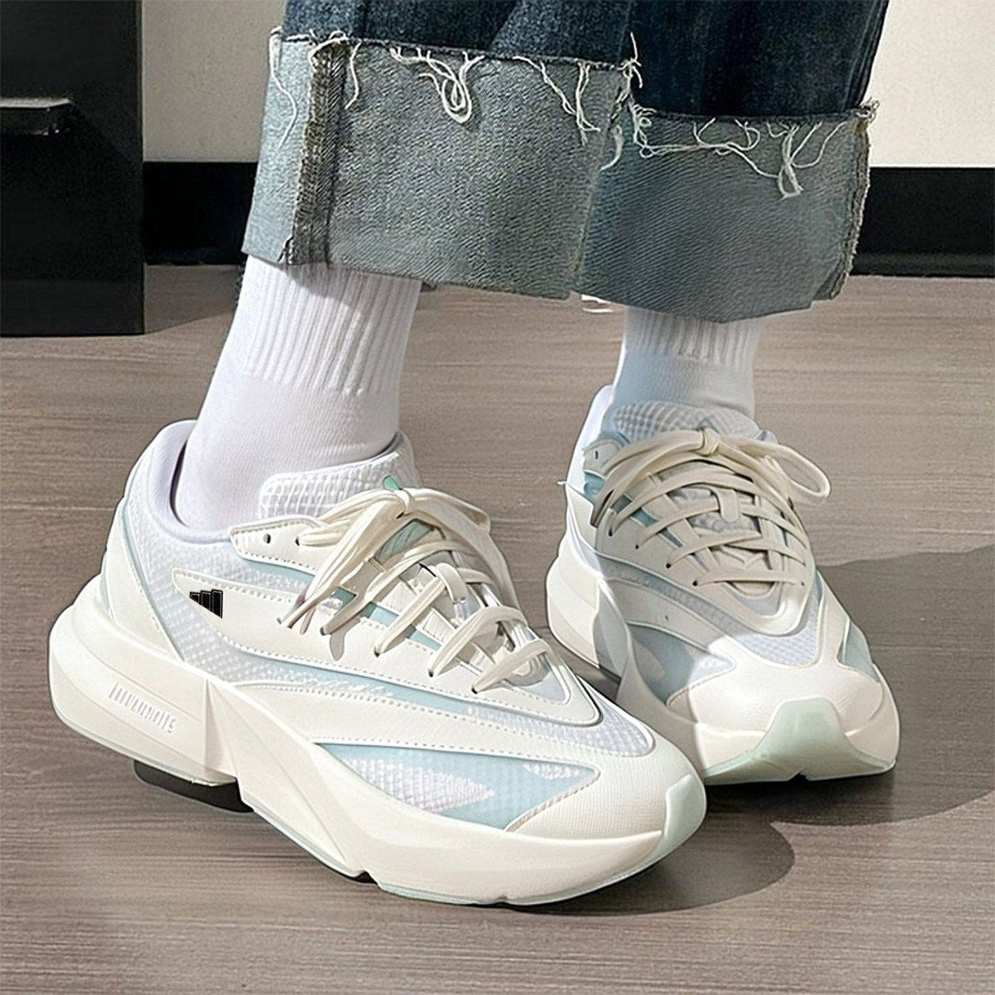 Adidas女鞋春季新款缓震
