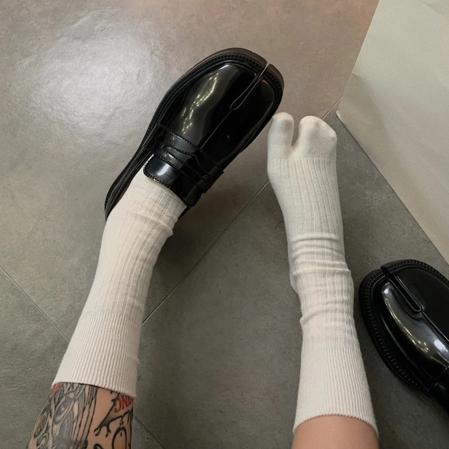 白色分趾袜子女春秋日系中筒袜灰色堆堆袜二趾袜猪蹄袜人字拖袜子