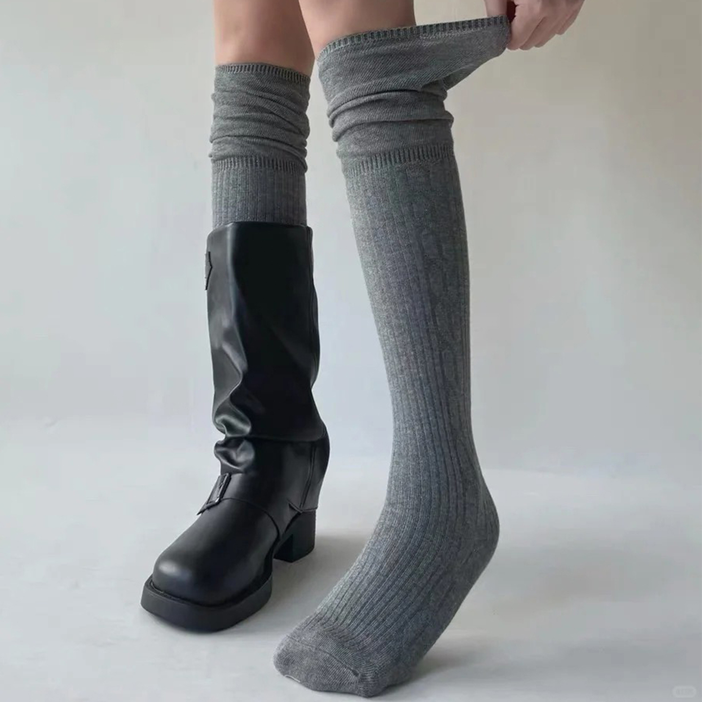 灰色过膝袜女秋长筒袜配靴子白色