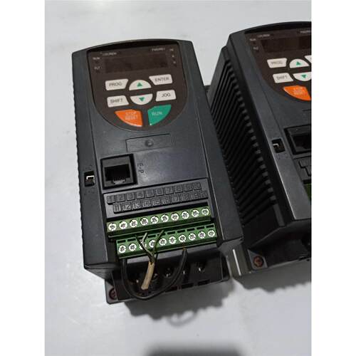 非实价议价议价议价拍前询价：二 变频器 SY800手0- 0R7G- 0.75KW