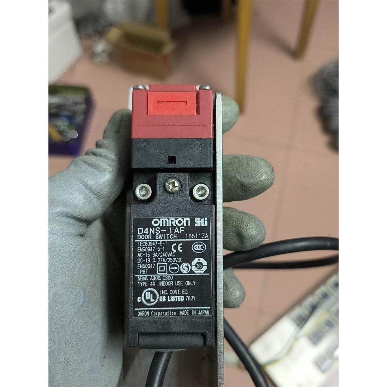 非实价议价议价议价限位开关 欧姆龙安全门开关D4NS-1AF 拆机下来