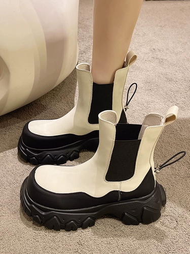 Martens, небольшие весенние короткие сапоги, челси на платформе, тренд сезона, по фигуре