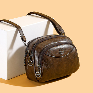 今年流行爆款小圆包大容量软皮女士妈妈包单肩斜挎包多层时尚新款