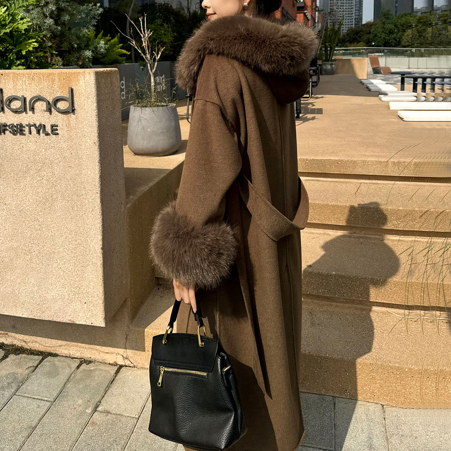 年底压轴战袍奢华大毛领羊绒大衣女2025冬季新款中长款双面呢外套