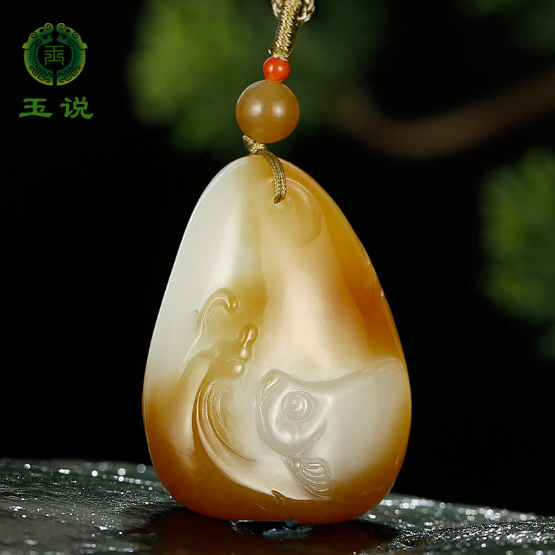 和田玉小鱼吊坠女款玉坠金山
