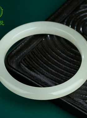 和田玉手镯女款玉镯子