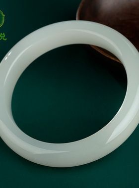 和田玉手镯女款玉镯子