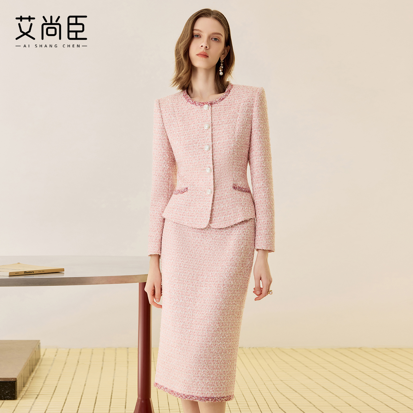 艾尚臣粉色小香风西装套装裙女秋冬高级感播音主持人正式场合正装