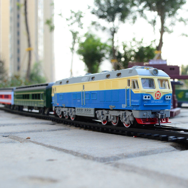 奥乐儿童仿真模型男女孩玩具轨道小火车电动东风4d乌克兰3-6岁4-7