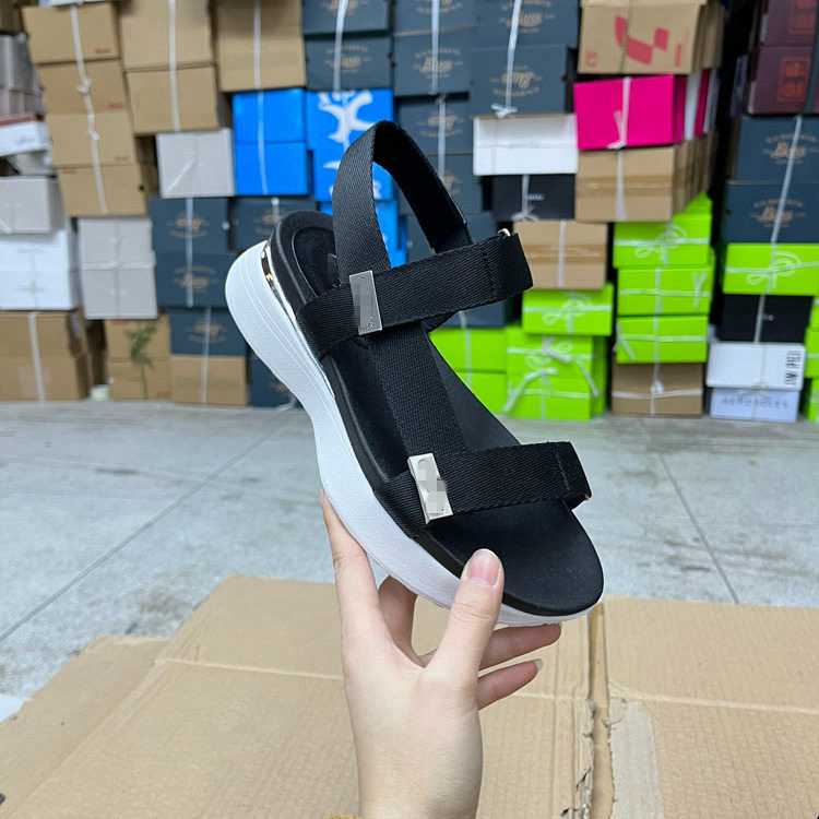 圆头厚底魔术贴松糕底轻便凉鞋