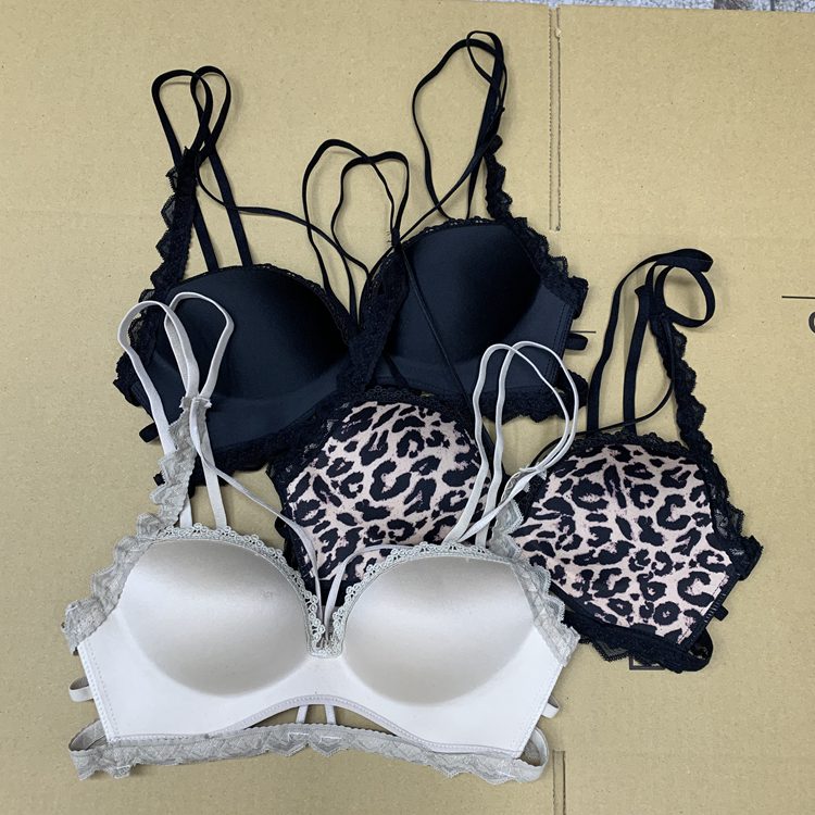 蕾丝性感爆款文胸大U美背薄款内衣女无痕裹胸无钢圈小胸聚拢吊带