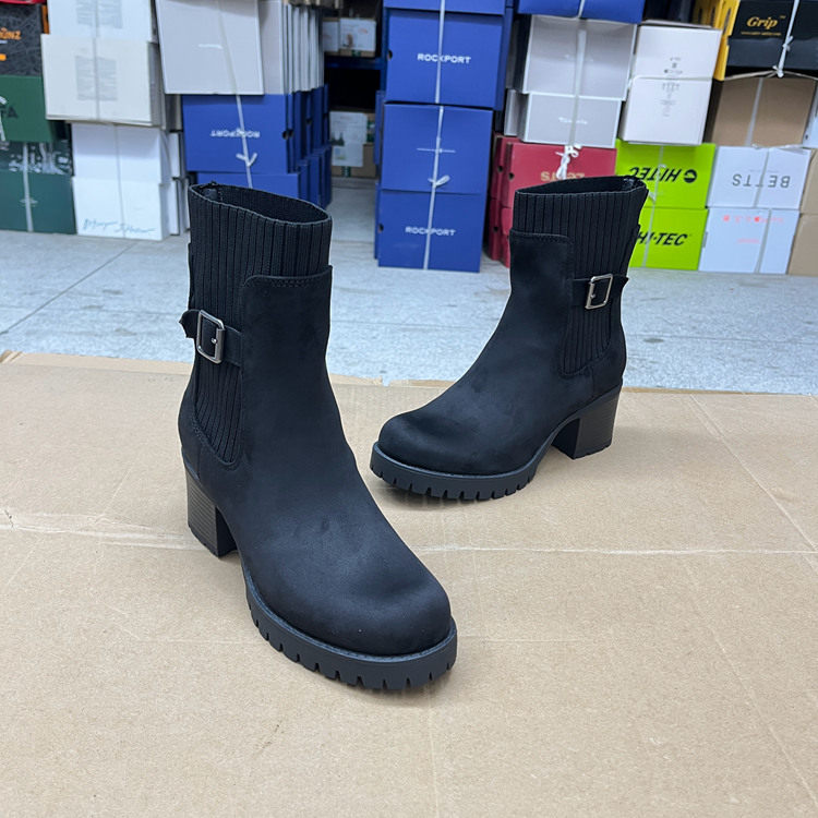 圆头纯色粗跟厚底皮带扣时装短靴