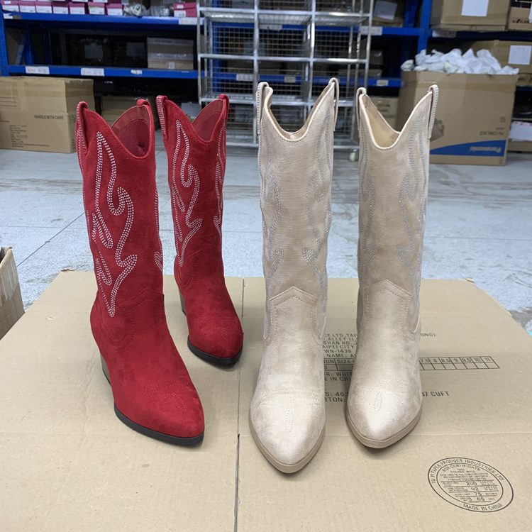 欧美复古刺绣粗跟尖头中筒骑士靴