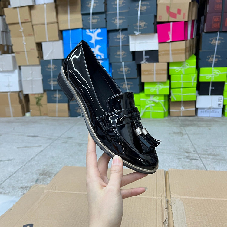 尖头粗跟流苏一脚蹬单鞋乐福鞋