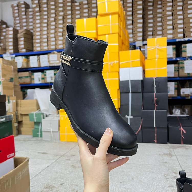 时尚圆头纯色粗跟侧拉链时装短靴