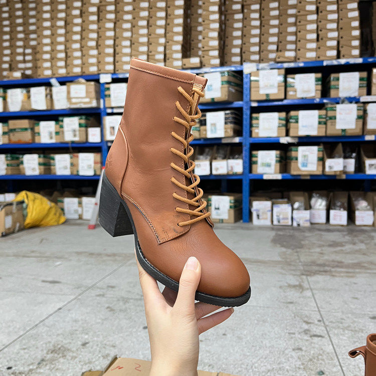 圆头纯色粗跟侧拉链系带时装短靴