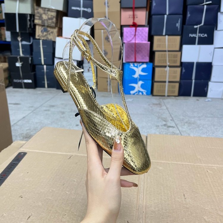 外贸原单女鞋新款包头纯色平底时尚气质百搭舒适凉鞋鞋底码数为准