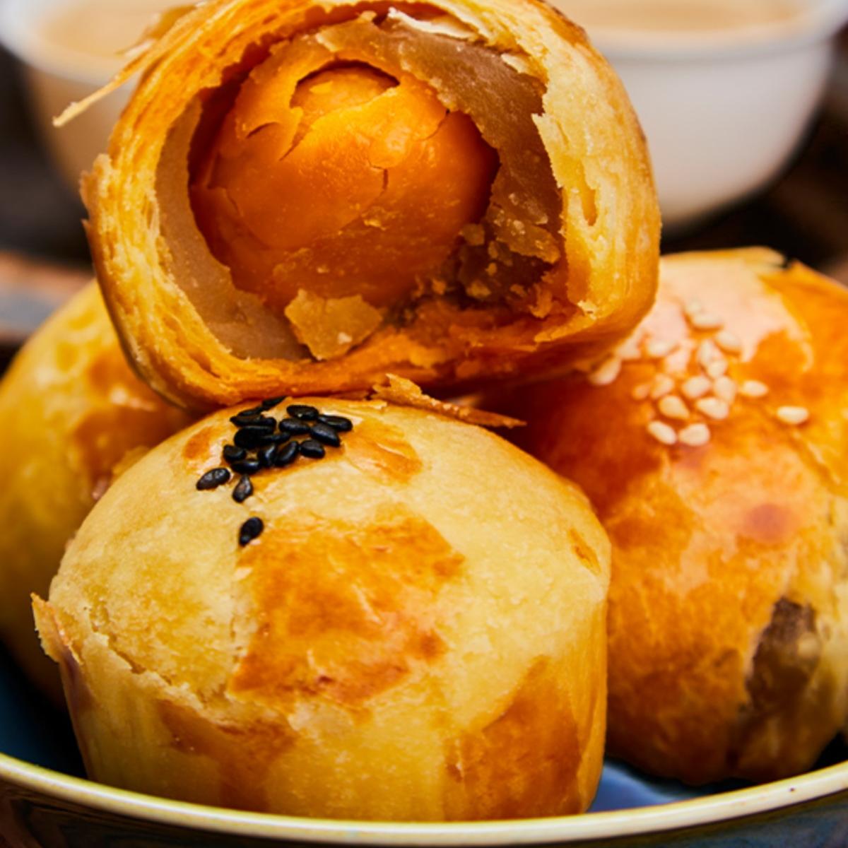 香港华班莲蓉海鸭咸味蛋黄酥礼盒装台式月饼中秋伴手礼品手工糕点