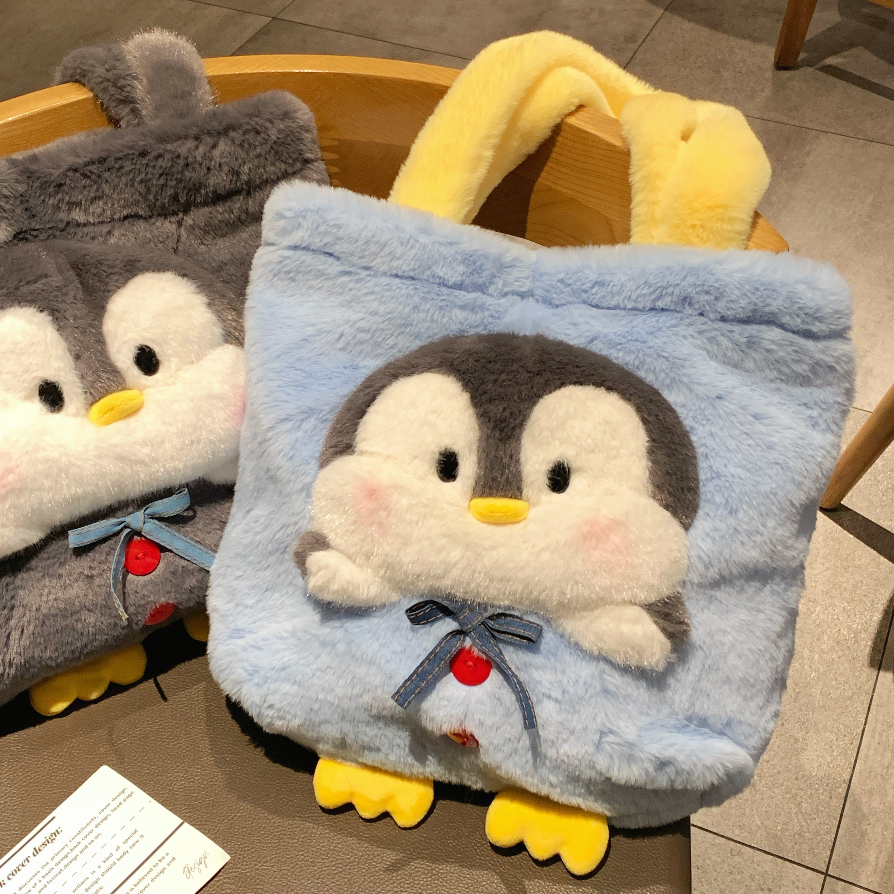 卡通蓝色企鹅手拎包毛绒大容量