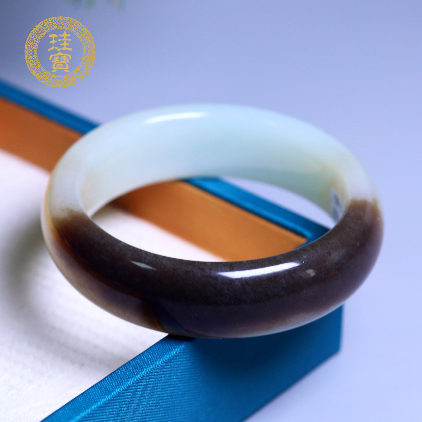 珪宝57mm和田玉糖白玉宽版手镯女款半白半糖玉镯子天然玉石带证书